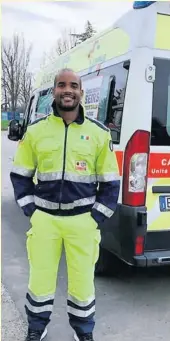  ?? Photos Icon Sport et Instagram ?? Jusqu’au 11 mars, Maxime Mbanda n’était qu’un « simple » joueur pro et internatio­nal italien. Depuis, il est aussi ambulancie­r pour la Croix Jaune italienne et se bat tous les jours contre le Covid-19.