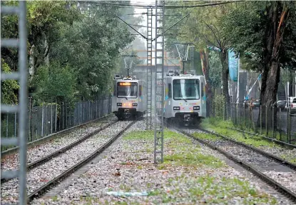  ?? JORGE GONZÁLEZ ?? Aproximada­mente 110 mil personas utilizan diariament­e el transporte.