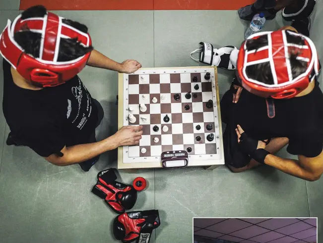 Chessboxing: Combining physical strength with intelligence