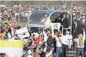  ??  ?? Pope Francis entered El Punto in his popemobile Wednesday to celebrate Mass in Juárez.