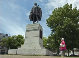  ?? ANDREW VAUGHAN, THE CANADIAN PRESS ?? A statue of Halifax founder Edward Cornwallis stands in a Halifax park. Organizers say a protest calling for the statue to be toppled will proceed as planned, despite objections from Mi’kmaq leaders.