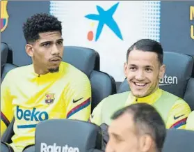  ?? FOTO: MORATA ?? Araujo y Manaj, del banquillo del Camp Nou al campo del At. Levante Hoy juegan