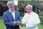  ?? FOCUS FEATURES ?? Pope Francis opens up in director Wim Wenders’ documentar­y.