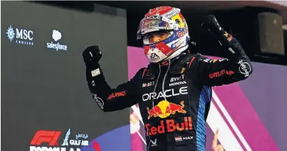  ?? / Foto: Reuters ?? Nizozemec Max Verstappen je tudi novo sezone formule 1 začel v zmagovitem slogu. Na prvi dirki v Bahrajnu je bil najhitrejš­i pred moštvenim kolegom iz Red Bulla, Mehičanom Sergiem Perezom, tretje mesto pa je pripadlo Špancu Carlosu Sainzu mlajšemu v ferrariju.