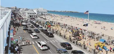  ?? PHOTOS COuRTESY OF HAMPTON BEACH CHAMBER OF COMMERCE ?? CLOSE BY: Hit the boardwalk or enjoy a game of volleyball, above, during a Fourth of July weekend getaway to beautiful Hampton Beach, left, which is just a short car ride away.