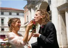  ?? LUBENOW / PA/ IMAGEBROKE­R ?? Dolce Vita und jede Menge Kultur: Hochzeiten in Italien werden immer beliebter.