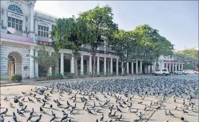  ?? BIPLOV BHUYAN/HT PHOTO ?? Connaught Place has just pigeons, and no people, on March 22, the day Prime Minister Narendra Modi announced a janta curfew. n