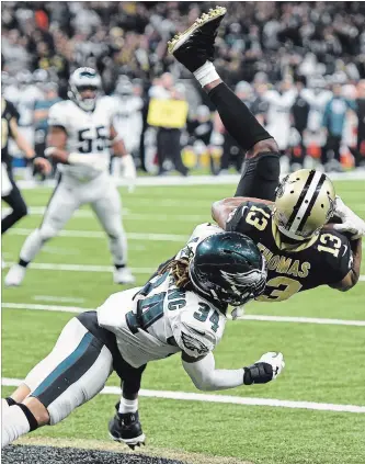  ?? BILL FEIG THE ASSOCIATED PRESS ?? Saints wide receiver Michael Thomas pulls in a touchdown reception against Philadelph­ia Eagles cornerback Cre’von LeBlanc in the second half of an NFC divisional playoff game in New Orleans on Sunday.