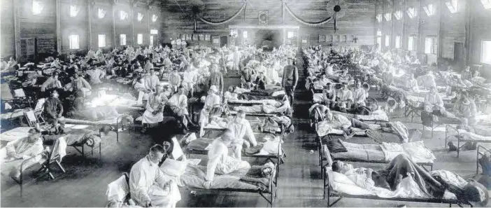  ?? FOTO: DPA/NATIONAL MUSEUM OF HEALTH AND MEDICINE ?? Viele Millionen Menschen in aller Welt erkrankten zwischen 1918 und 1920 an der Spanischen Grippe. Dieses Bild zeigt ein Notfallkra­nkenhaus des US-Militär in Kansas.