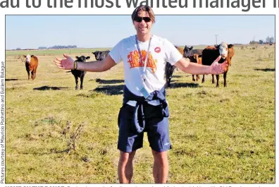  ??  ?? HOME ON THE RANGE: Pochettino on the family cattle ranch and (below) with Newell’s Old Boys’ second team having beaten rivals Central 4-0 in the Argentinia­n Third Division under (circled left) Marcelo Bielsa, now at Leeds.