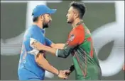  ?? AP ?? Both Rohit (L) and Shakib were effusive in praise of Karthik.