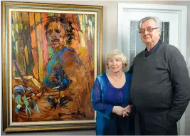  ?? PHOTO: COURTESY OF ROSALIE FAVELL ?? Rudy and Gloria Bies at home, with one of their Arthur Shilling paintings, a self-portrait.