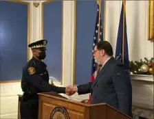  ?? Mick Stinelli/Post-Gazette ?? Mayor Bill Peduto shakes the hand of Assistant Chief Phillip A. Carey, a former sergeant and the mayor’s longtime bodyguard, at a news conference Thursday. Mr. Peduto promoted Mr. Carey from sergeant to assistant chief.