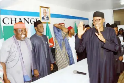  ??  ?? President-elect Muhammadu Buhari (r) gesturing in Abuja after his election victory