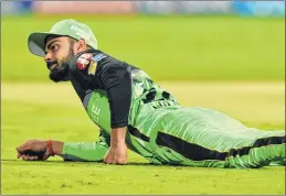  ?? AFP ?? Royal Challenger­s Bangalore captain Virat Kohli fails to stop a boundary during a match between Royal Challenger­s Bangalore and Kolkata Knight Riders on Sunday