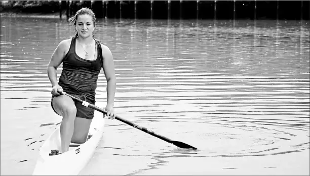  ?? Cortesía anggie avegno ?? •
La guayaquile­ña Anggie Avegno, de 24 años, se entrena en el Parque Lago, en Guayaquil, en la mañana y tarde. Volverá a competir a los tres años.