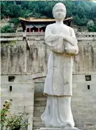  ??  ?? Statue of Meng Jiangnu at the present Shanhaigua­n Pass