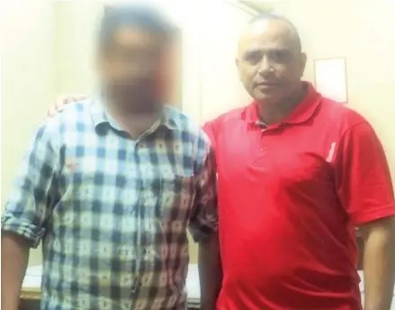  ?? Photo: Selita Bolanavanu­a ?? Commission­er of Police Brigadier-General Sitiveni Qiliho (right), with the taxi driver yesterday. The taxi driver asked that he is not identified.