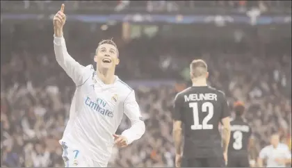  ??  ?? Con sus anotacione­s, Cristiano Ronaldo consiguió otro récord en su carrera, pues se convirtió en el primer jugador en superar los 100 goles –sumó 101– en la Liga de Campeones con un mismo club ■ Foto Ap