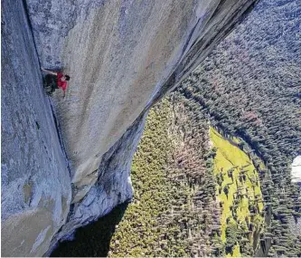  ?? Jimmy Chin / National Geographic ?? Alex Honnold climbs through the enduro corner on El Capitan’s Freerider.