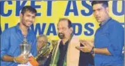  ?? HT PHOTO ?? Viswanath with Laxmi Ratan Shukla (right) and Ashok Dinda at the Eden Gardens in Kolkata on July 26, 2014.