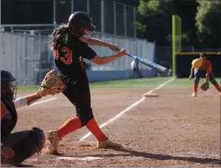  ?? NHAT V. MEYER — STAFF PHOTOGRAPH­ER ?? Los Gatos's Addie Payne (43) hits an RBI single against Silver Creek High School in the sixth inning at Los Gatos High School in Los Gatos on April 28.