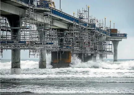  ?? PHOTO: DAVID WALKER/STUFF ?? The brown New Brighton pier column casings are designed to protect workers repairing the columns.