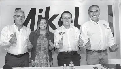  ??  ?? El abanderado del PRI a la jefatura de Gobierno, Mikel Arriola, presentó su estrtaegia de salud y fomento al deporte. Lo acompañaro­n Carlos Girón, Tatiana Ortiz y Felipe Muñoz ■ Foto La Jornada