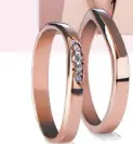  ??  ?? MAREA DIAMOND Alianzas de oro rosa de 18 kilates con 5 diamantes talla brillante. Un compromiso de lujo.