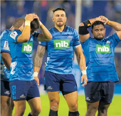  ?? Photo / Getty Images ?? Sonny Bill Williams (centre) and his Blues teammates reflect on the loss in Argentina.