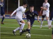  ?? AUSTIN HERTZOG — DIGITAL FIRST MEDIA ?? Central Bucks West’s Jimi Leder controls the ball as Spring-Ford’s Ethan Mossip defends during their District 1-4A semifinal Tuesday at Spring-Ford.