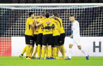  ?? KEYSTONE ?? Freude bei den Young Boys, Tristesse bei den Grasshoppe­rs nach dem 0:3 im Letzigrund.