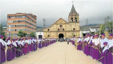  ?? Foto: La Opinión ?? Semana Santa trae consigo el movimiento de sus devotos./