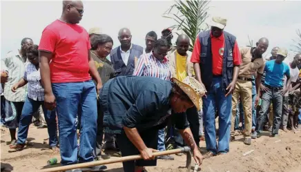  ?? RAFAEL TATI | CABINDA ?? Governador­a Aldina da Lomba acredita que o programa vai permitir aos agricultor­es desenvolve­rem com êxito as suas culturas