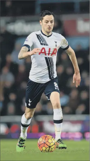  ?? PICTURE: JOHN WALTON/PA WIRE ?? SPURRED ON: Ryan Mason was encouraged to move from Tottenham Hotspur to join Hull City following their fine start to the season that included them beating champions Leicester City.