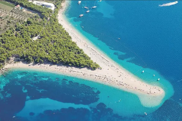  ?? GETTY IMAGES ?? The pristine, blue-green waters of the Adriatic Sea hug the point of sand that is Bol’s acclaimed beach, Zlatni Rat, which means “golden cape.”