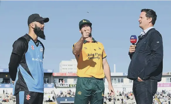  ?? ?? Worcesters­hire Rapids' Moeen Ali, Notts Outlaws’ Dan Christian and Rob Key at the toss during a Vitality T20 Blast semi-final match.