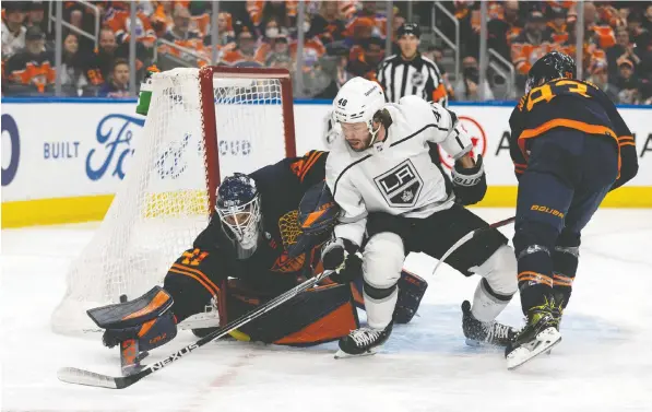  ?? IAN KUCERAK ?? Oilers goaltender Mike Smith stops the Kings' Brendan Lemieux in one of his many big third period saves.