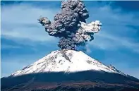  ??  ?? This image of Popocatépe­tl’s latest eruption was captured by Webcams de México.