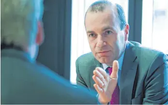  ?? FOTOS: MICHAEL SCHEYER ?? EVP-Fraktionsc­hef Manfred Weber sieht 2018 als ein „Arbeitsjah­r“für die EU.