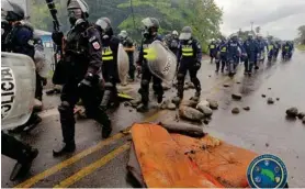  ??  ?? La Fuerza Pública ha tenido que fajarse con los revoltosos.