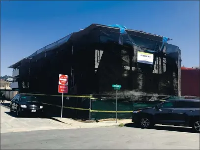  ?? STEVE BENNETT — SANTA CRUZ SENTINEL ?? The Seabreeze Tavern, soon to be torn down, was constructe­d in 1928 in the Spanish Revival Style.