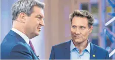  ?? FOTO: DPA ?? Markus Söder (li. CSU), und Ludwig Hartmann (Bündnis 90/Die Grünen), lieferten sich 18 Tage vor der Wahl einen Schlagabta­usch.