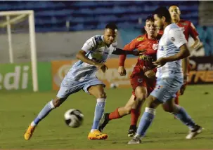  ?? Gustavo Oliveira/Londrina Esporte Clube ?? Wesley (três vezes) e Carlos Henrique marcaram os gols do Tubarão na vitória sobre o Leão da Estradinha