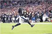  ?? NICK WASS/ASSOCIATED PRESS ?? Baltimore Ravens quarterbac­k Lamar Jackson scores on a run against the New England Patriots. Jackson ran for 61 yards and two touchdowns.