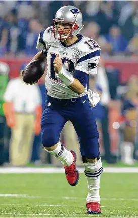  ?? Brett Coomer / Houston Chronicle ?? El quarterbac­k de los Patriots de Nueva Inglaterra, Tom Brady, cumplió otra actuación consagrato­ria en el NRG Stadium de Houston.