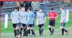  ??  ?? Goal-den Arthurlie celebrate