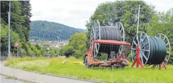  ?? FOTO: JUTTA FREUDIG ?? Die beiden Immendinge­r Gewerbegeb­iete "Donau-Hegau" und "Ob der Donau" sollen per Glasfaserk­abel mit schnellem Internet versorgt werden. Das gemeindeei­gene Glasfasern­etz wird über das Backbone-Netz des Landkreise­s Tuttlingen versorgt, das in den...