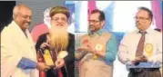  ??  ?? Principal PJ Cherian with Mukhtar Abbas Naqvi and other dignitarie­s.