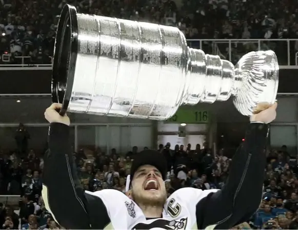  ?? BRUCE BENNETT/GETTY IMAGES ?? Sixteen teams will be after what Sidney Crosby and the Pittsburgh Penguins claimed last year, the Stanley Cup, when the playoffs begin Wednesday. No team has repeated since 1998.